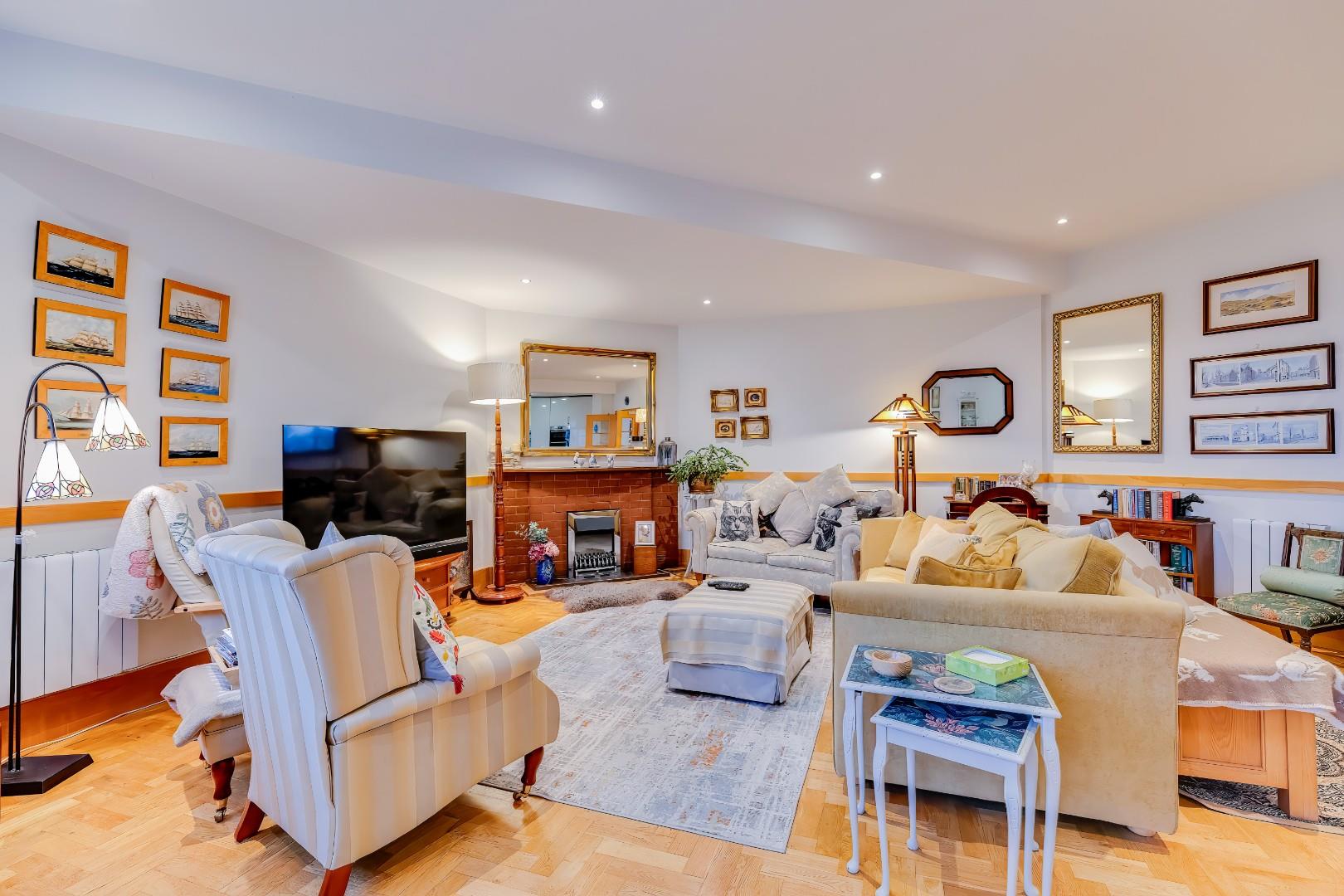 111 Headlands, Hayes Point, Sully, CF64 5QH